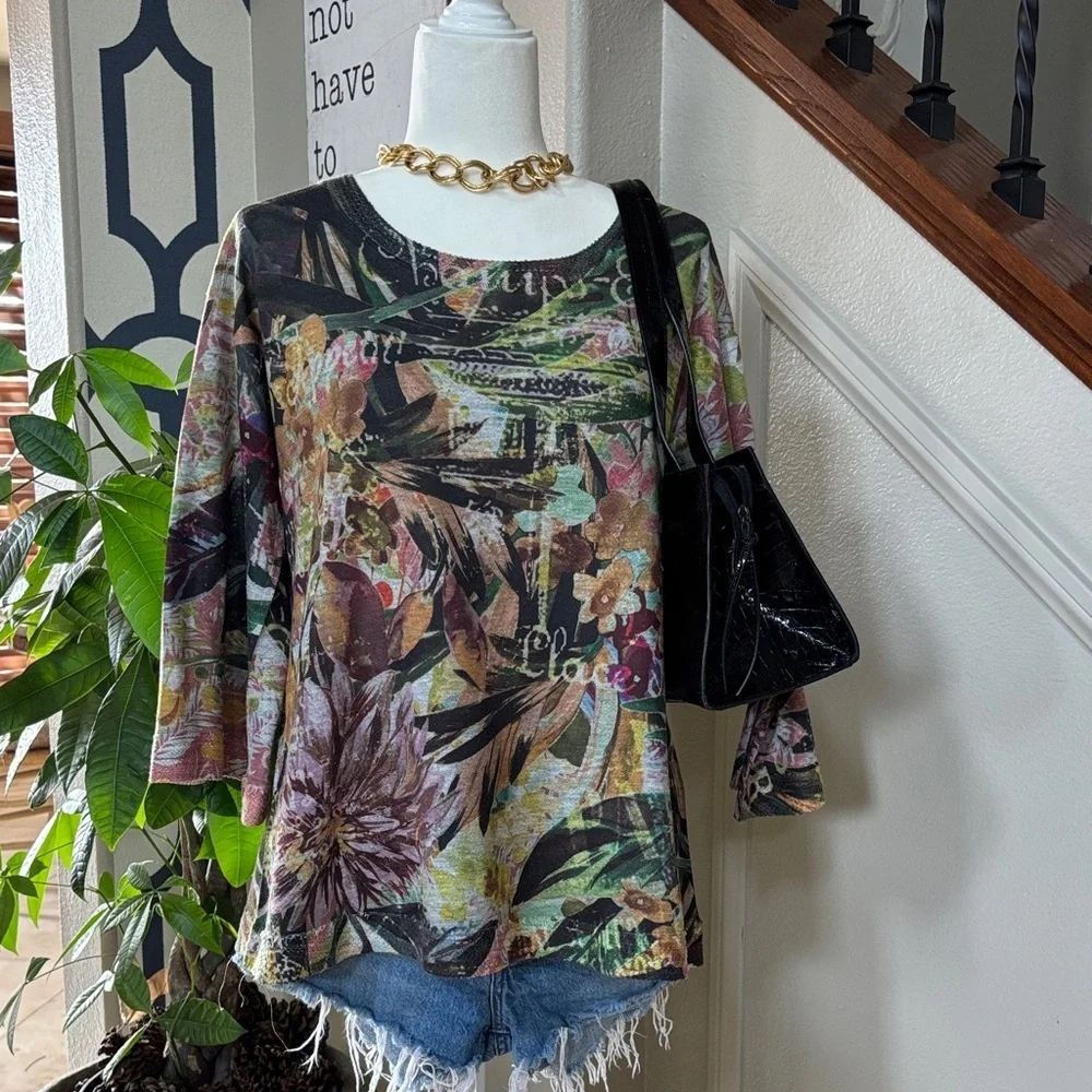 Inoah Artsy Floral Multicolor Women's Top - Picture 1 of 9